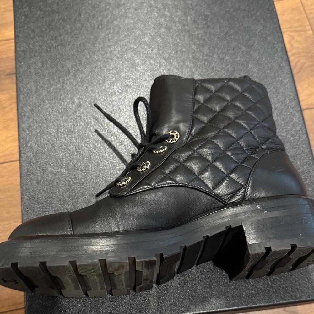 CHANEL Black Quilted Leather Lace-Up Combat Boots with Chain-Link Accents - Picture 7 of 8